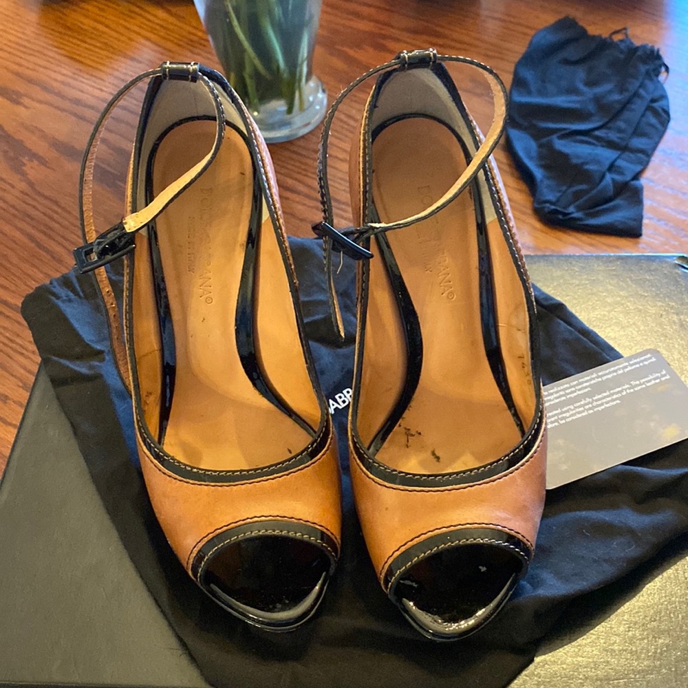 Dolce and Gabbana Spuntata Vacchetta + Vernice.  Peep-toe Pumps